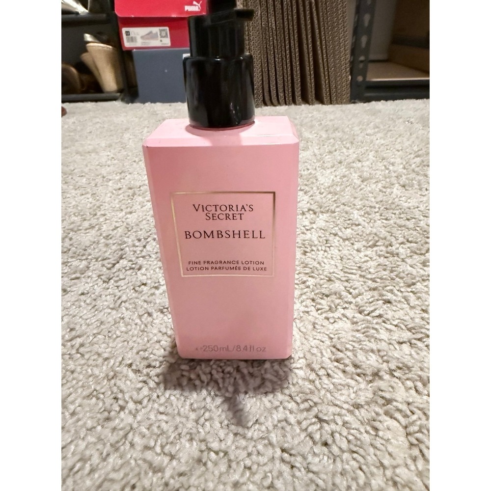 Victoria‎ Secret Bombshell lotion…Full bottle!